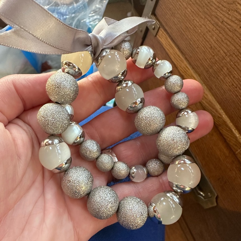 NWOT Women’s silver beaded bracelet set with silver ribbon. Easy on/off stretch - Picture 5 of 8